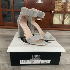 De Blossom heels from VICI. Silver sparkles, size 6